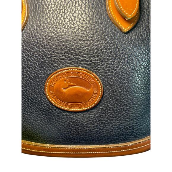 Vintage Dooney & Bourke Handbag  Large Navy Crossbody  Leather - Picture 2 of 9
